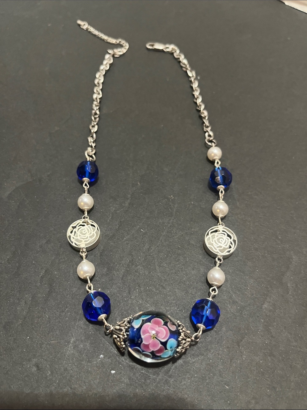 Picturesque Glass Beaded Pearl Necklace